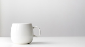 一张简约现代家居茶杯图片