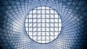 一张非常适合做商务PPT封面图的建筑楼顶仰视图片