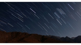 一张超级好看的星空图片PPT背景图片(108)