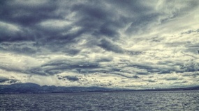 一张地球图片PPT背景图片(117)